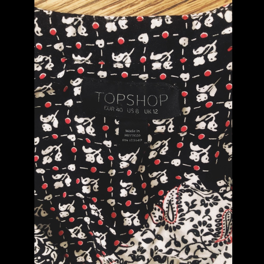 Top Shop • Button Up Crop - Picture 3 of 3